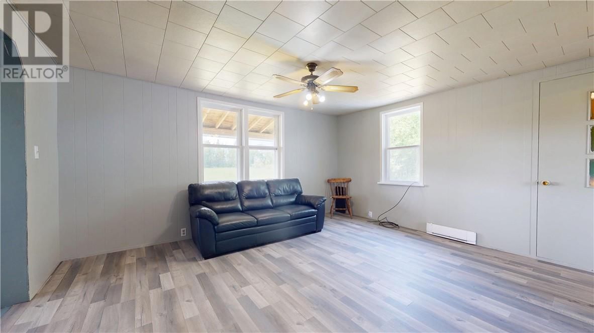 638 SOUTH LINE ROAD Image 40