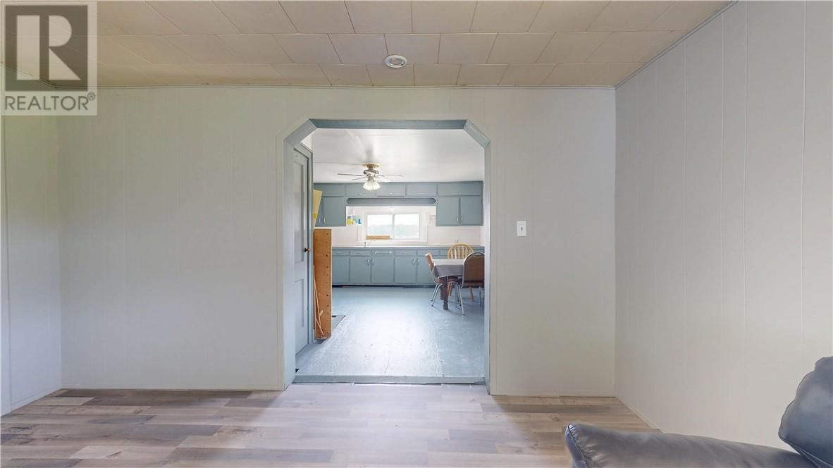 638 SOUTH LINE ROAD Image 42