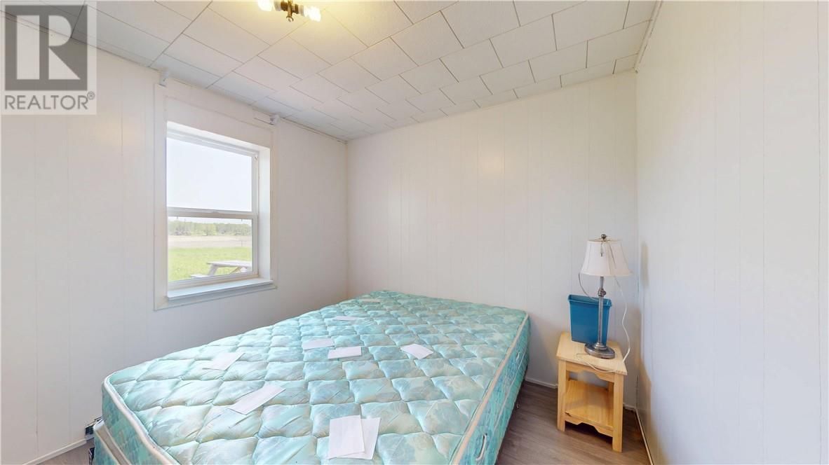 638 SOUTH LINE ROAD Image 44