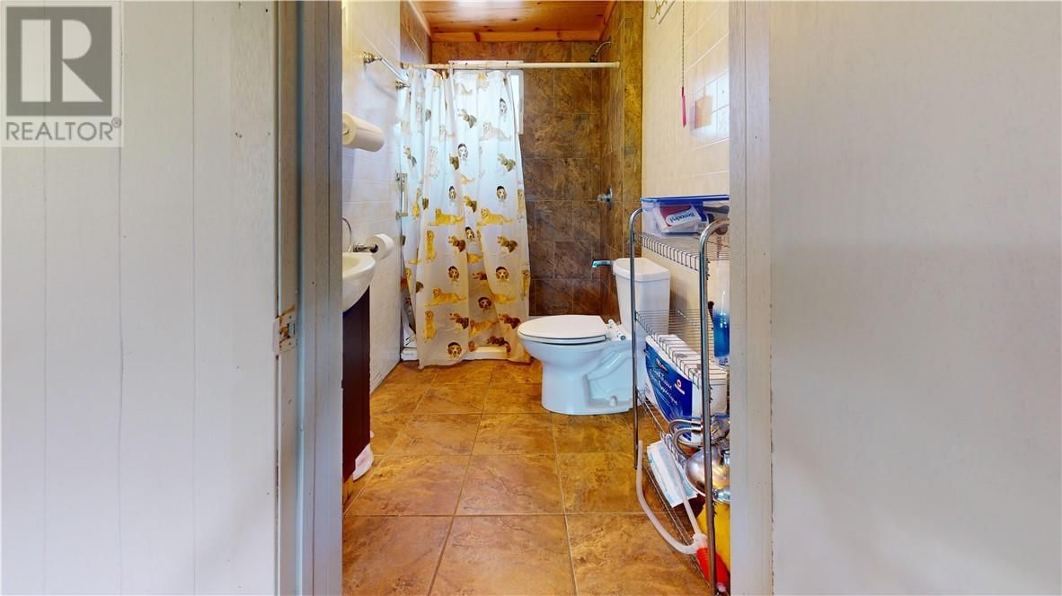 638 SOUTH LINE ROAD Image 45