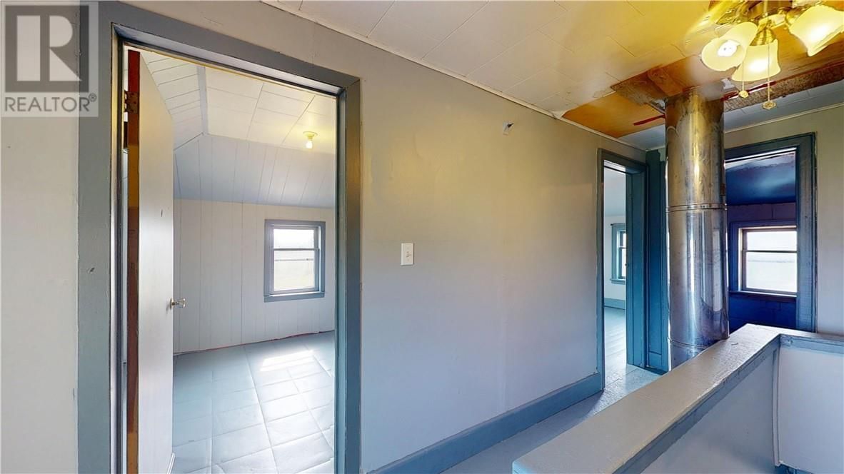 638 SOUTH LINE ROAD Image 52