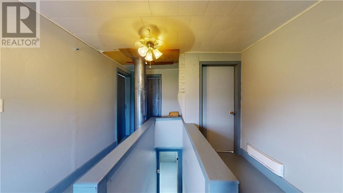 638 SOUTH LINE ROAD Image 71