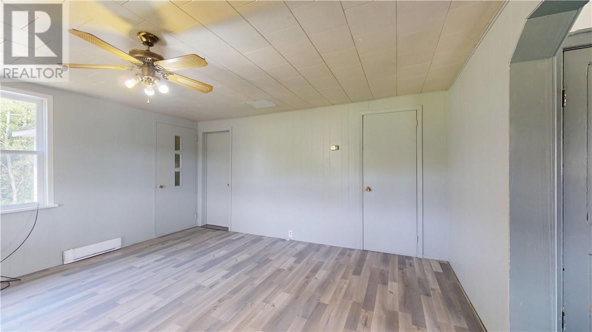 638 SOUTH LINE ROAD Image 72
