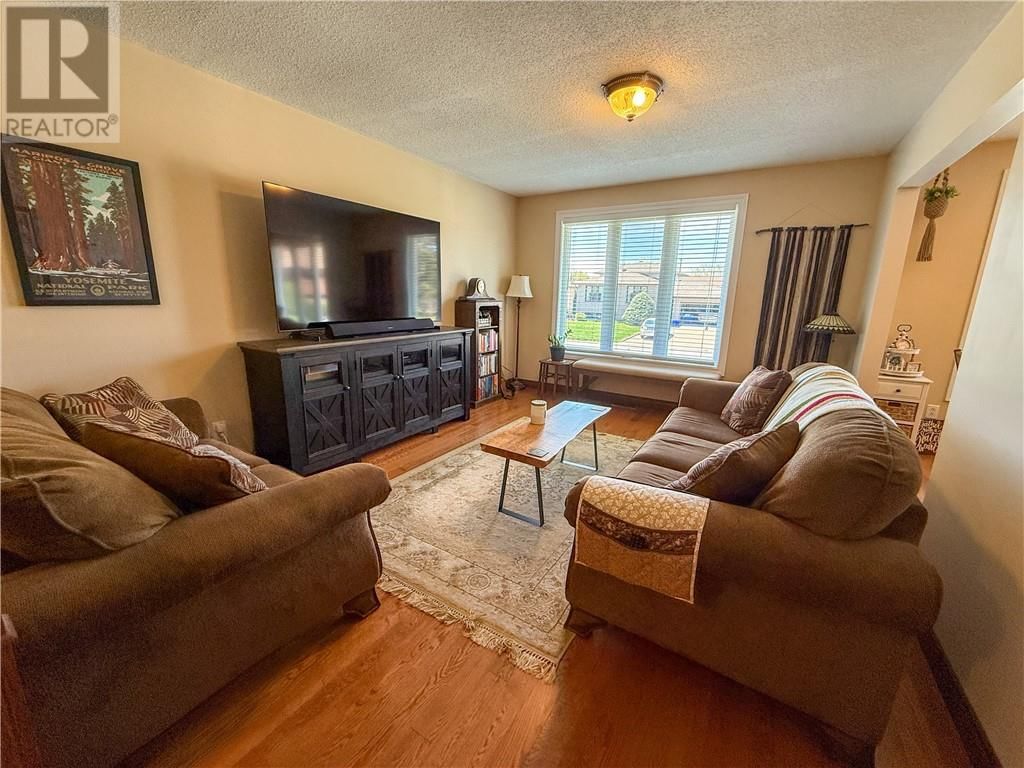 1864 COVEWOOD CRESCENT Image 13