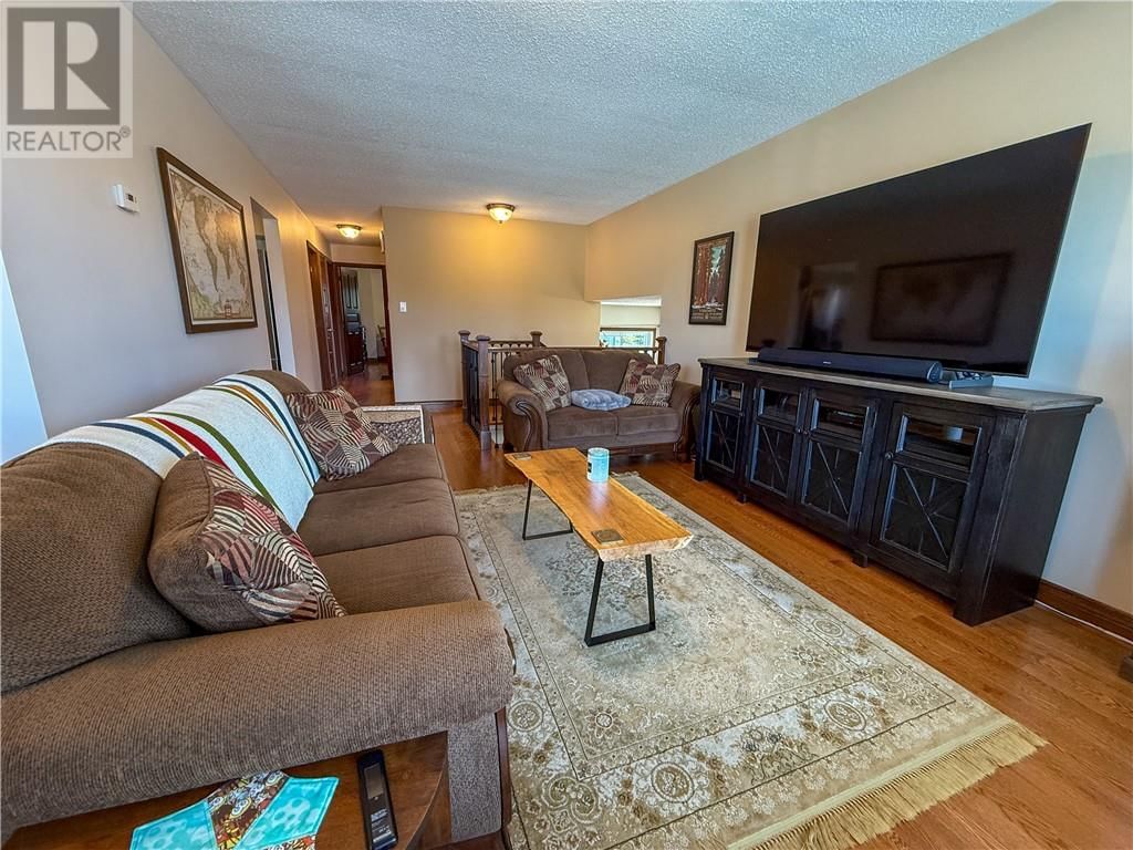 1864 COVEWOOD CRESCENT Image 15