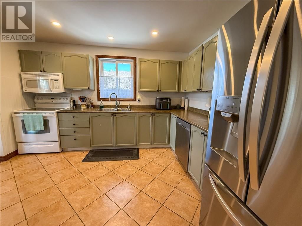 1864 COVEWOOD CRESCENT Image 20