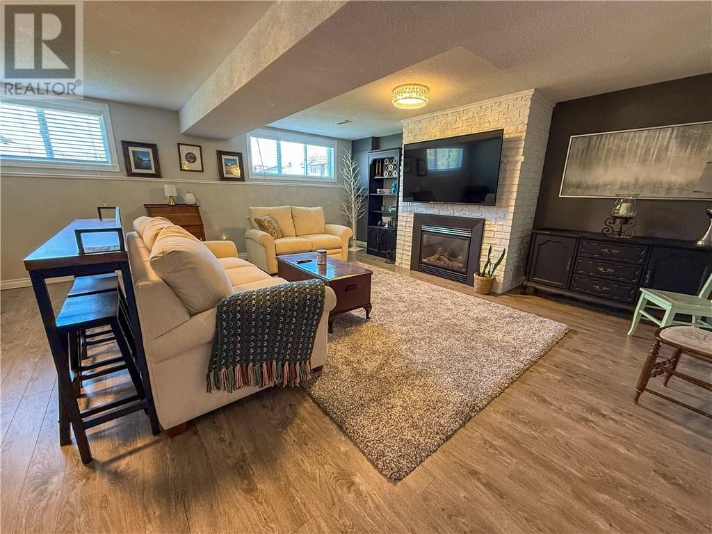 1864 COVEWOOD CRESCENT Image 30
