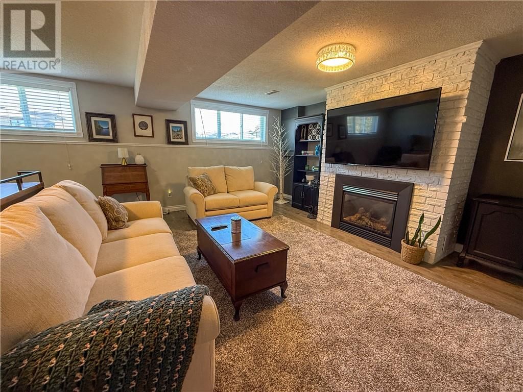 1864 COVEWOOD CRESCENT Image 31