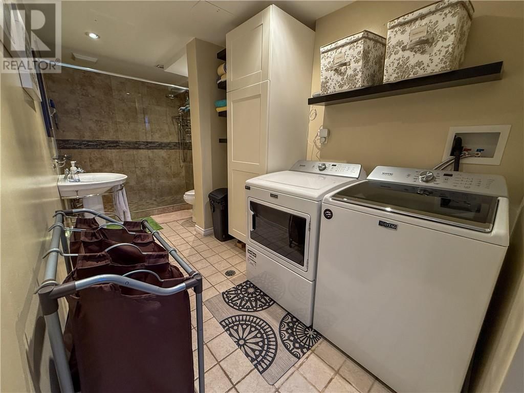 1864 COVEWOOD CRESCENT Image 33
