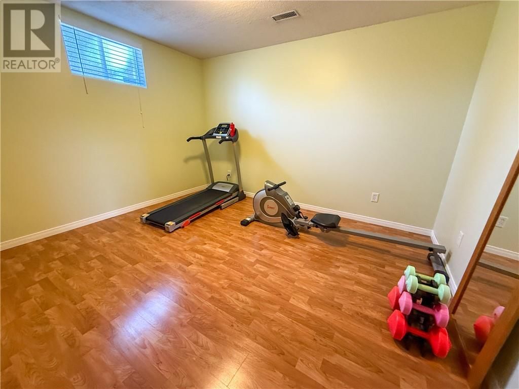 1864 COVEWOOD CRESCENT Image 36