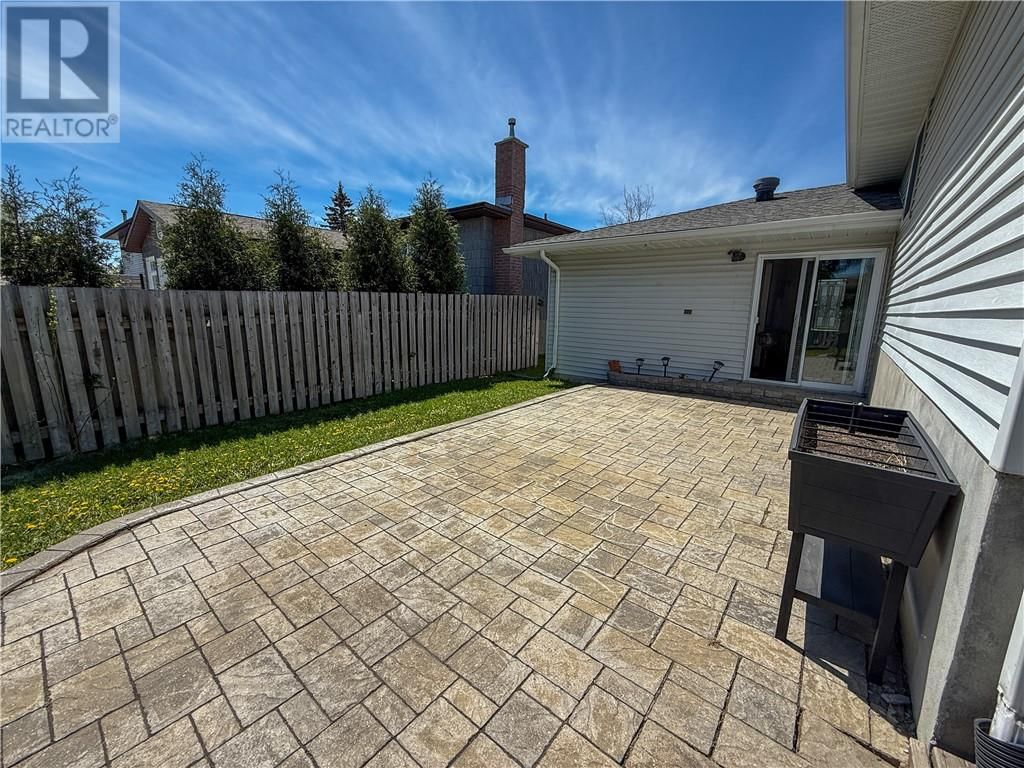 1864 COVEWOOD CRESCENT Image 37