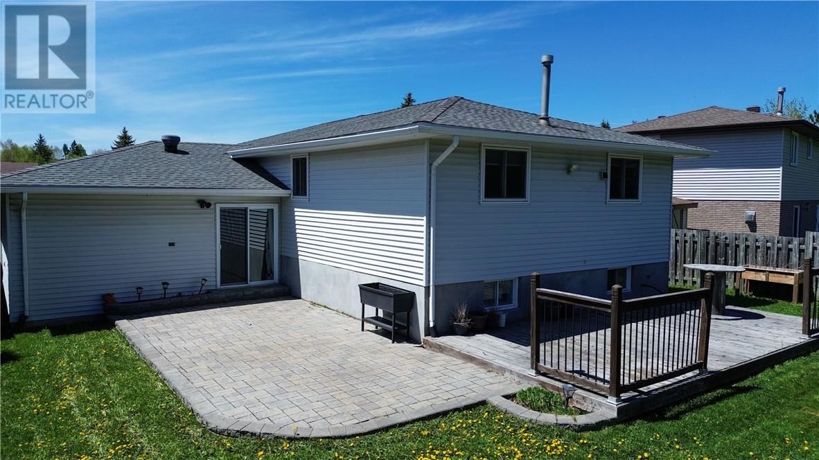 1864 COVEWOOD CRESCENT Image 9