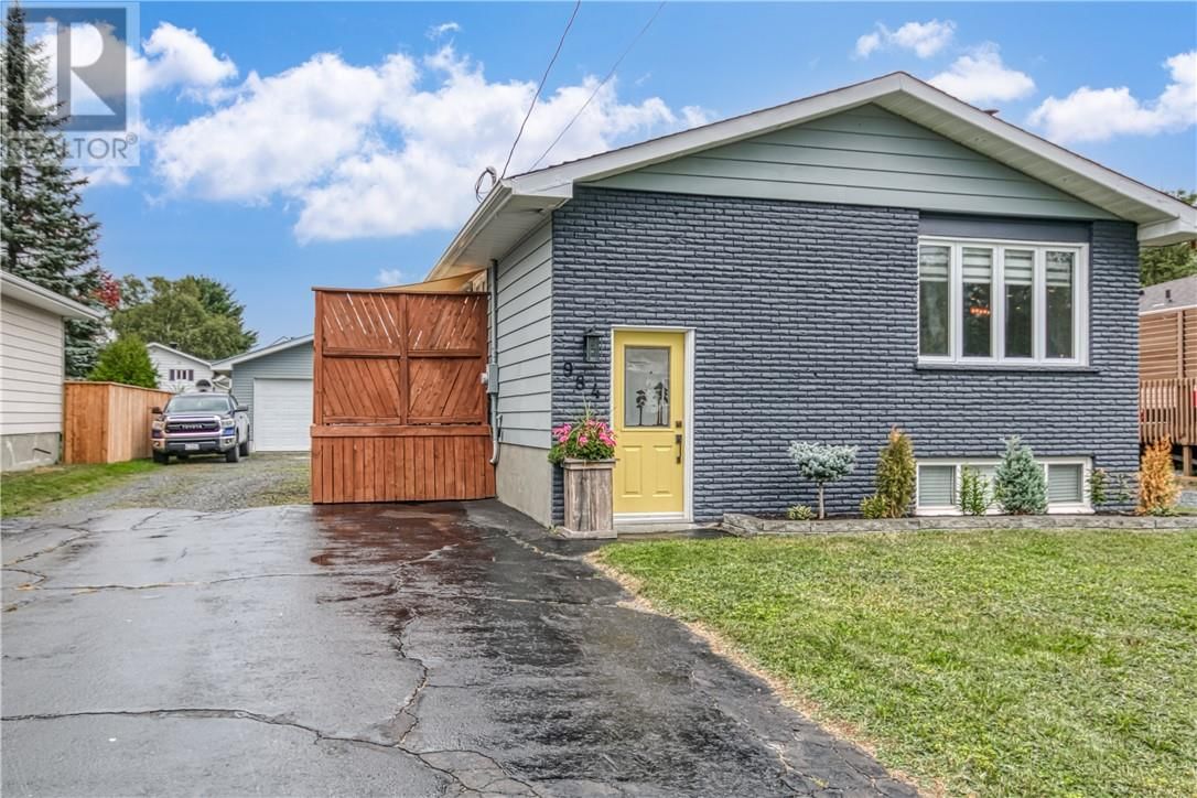 984 JEANNE D'ARC STREET Image 2