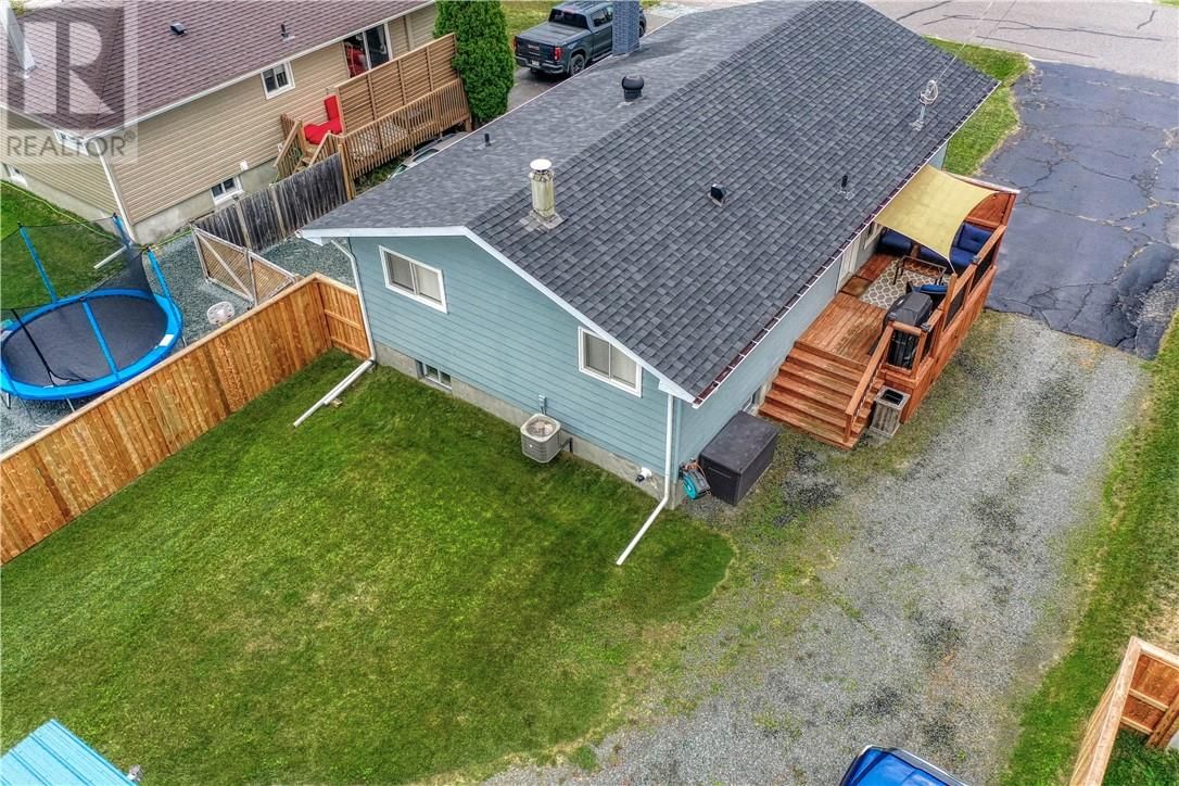 984 JEANNE D'ARC STREET Image 36