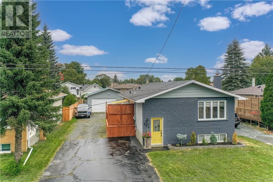 984 JEANNE D'ARC STREET Image 39