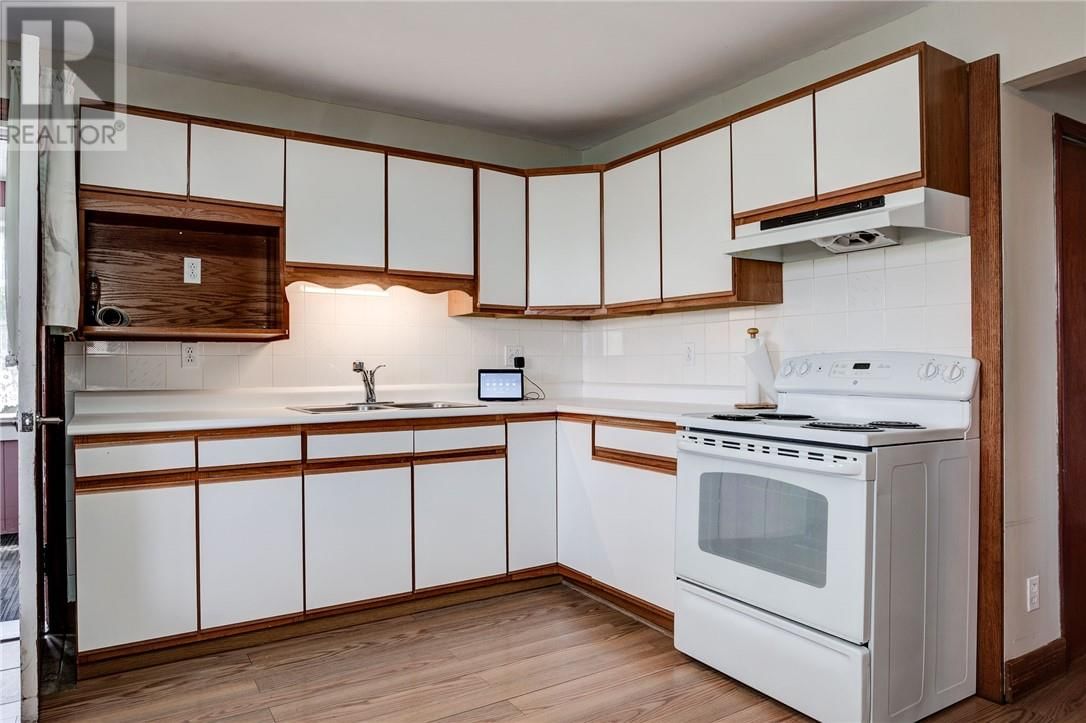 2496 BIRCH STREET Image 11