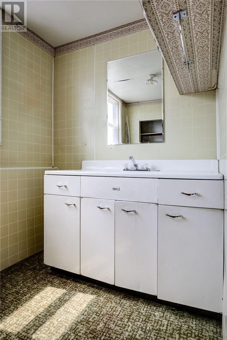 2496 BIRCH STREET Image 19
