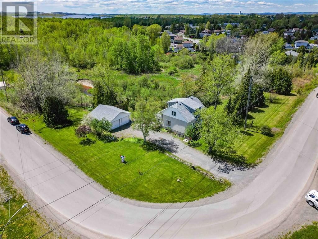 2496 BIRCH STREET Image 24