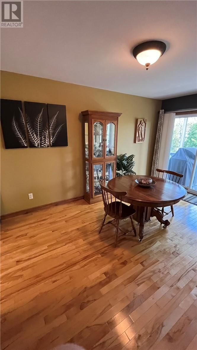 351 ESTER STREET Image 15