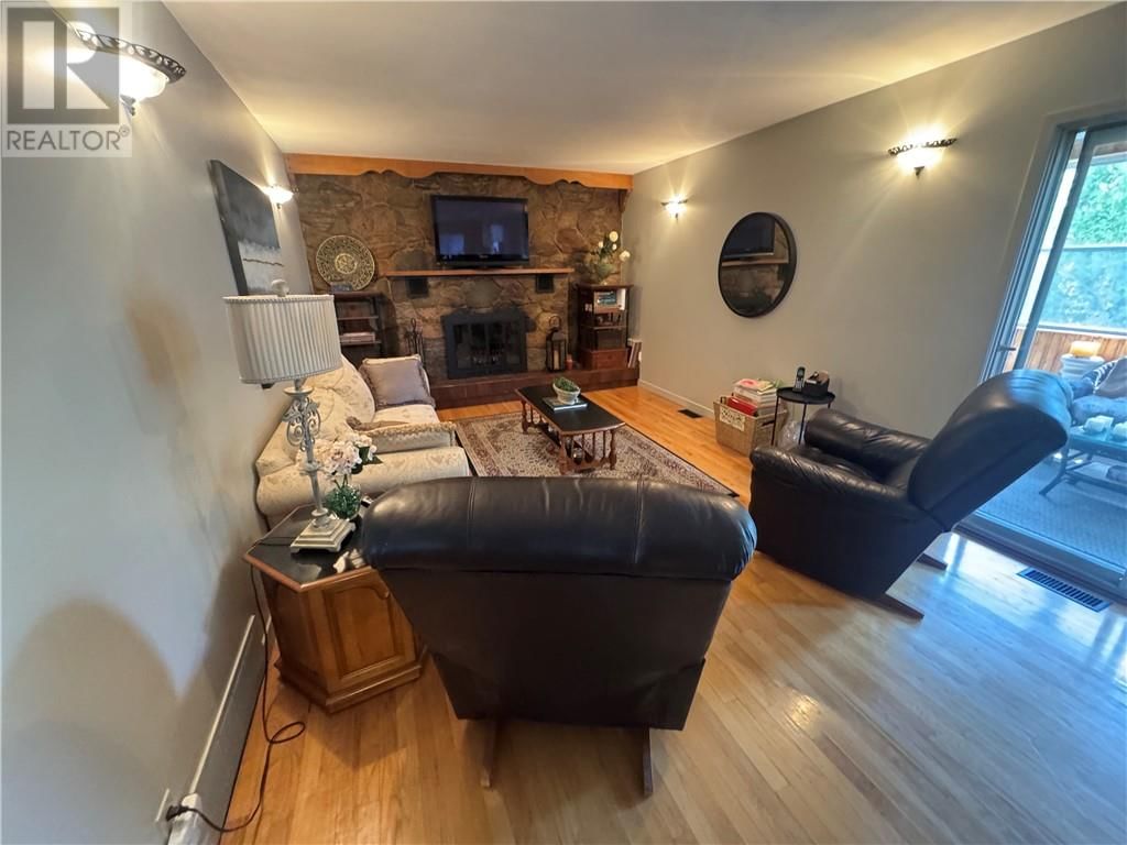 3133 BANCROFT Image 12