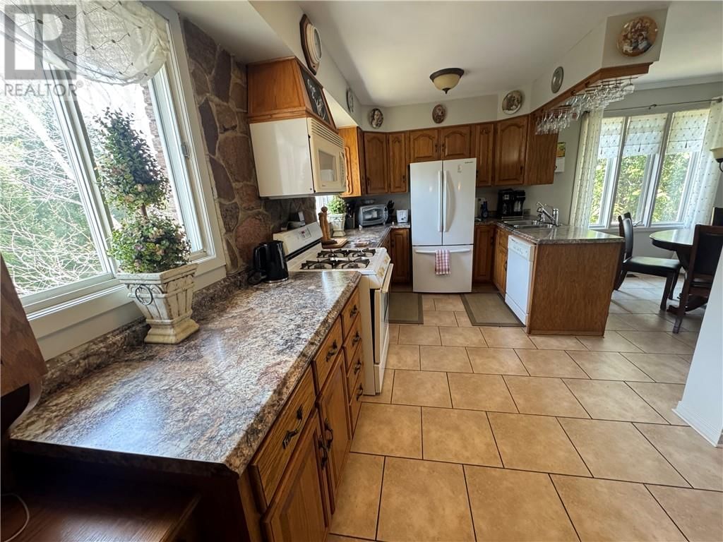3133 BANCROFT Image 7