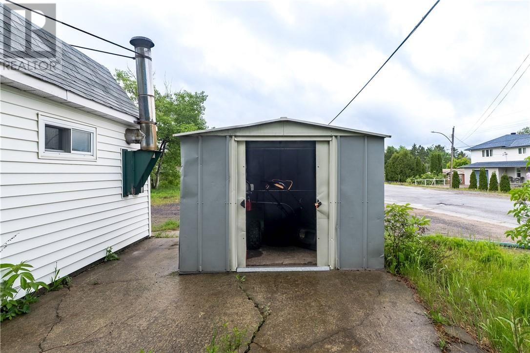 29 LLOYD STREET Image 24