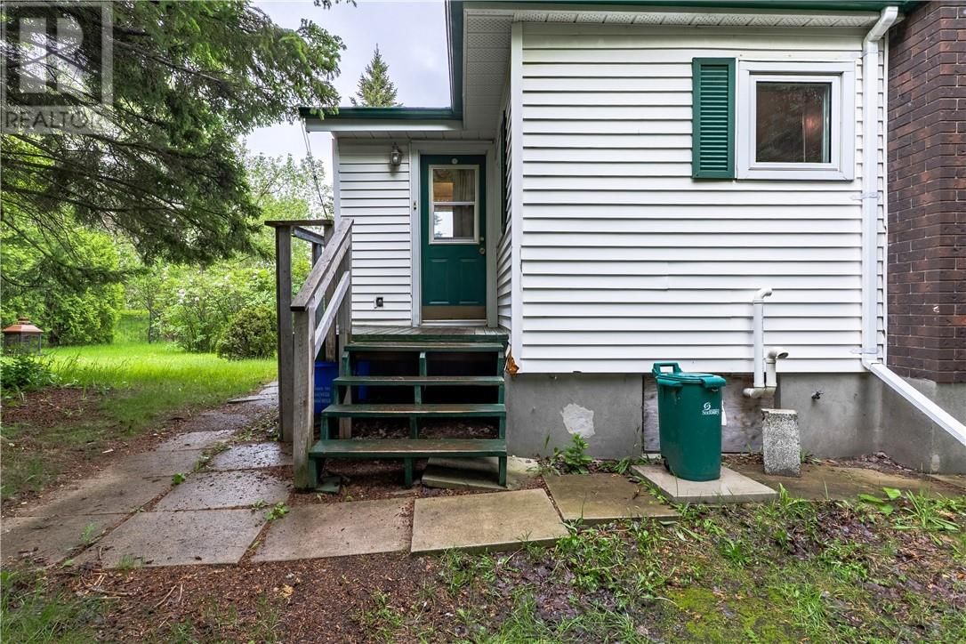 29 LLOYD STREET Image 26