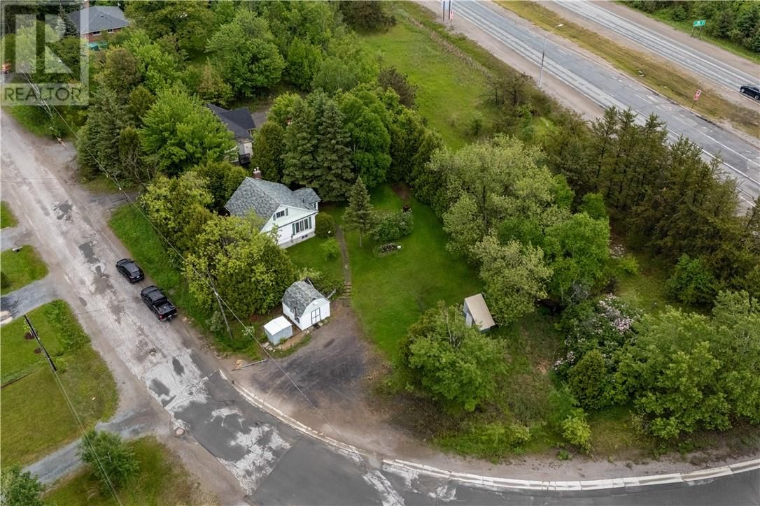 29 LLOYD STREET Image 31