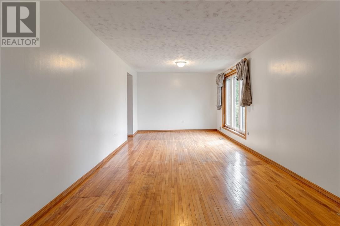 29 LLOYD STREET Image 7
