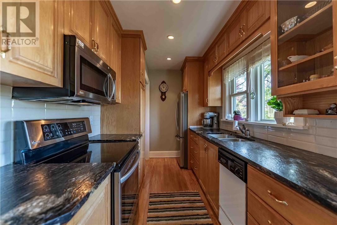 438 ANNIE STREET Image 13