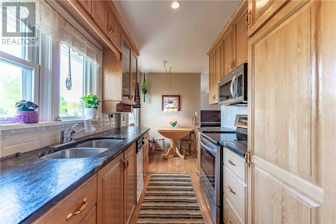 438 ANNIE STREET Image 15