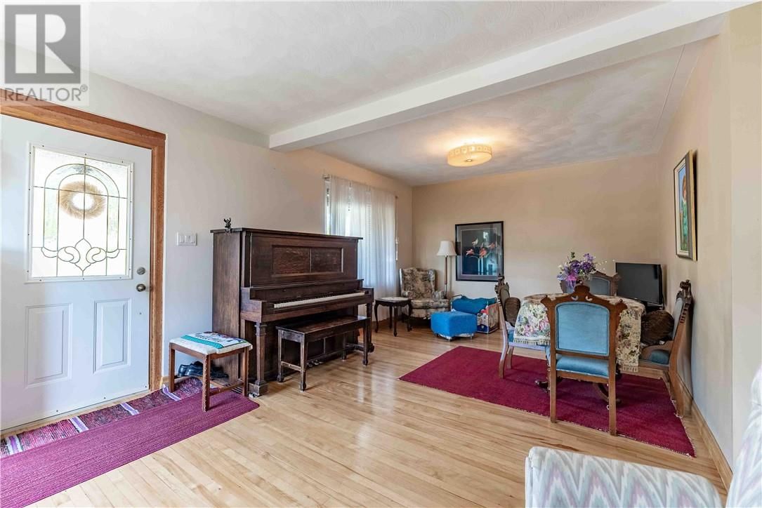 438 ANNIE STREET Image 17