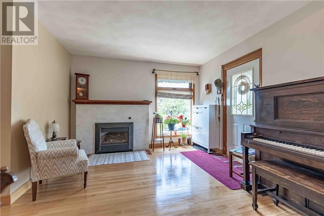 438 ANNIE STREET Image 19