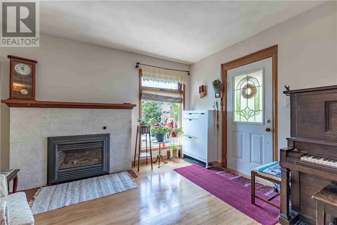 438 ANNIE STREET Image 20