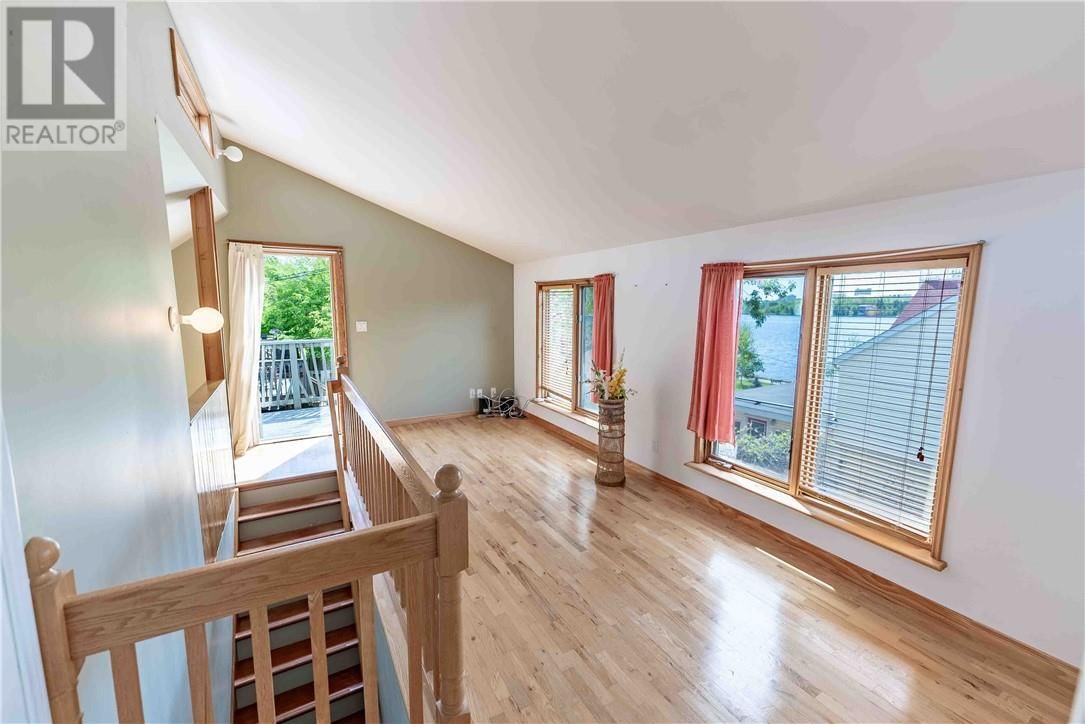 438 ANNIE STREET Image 24