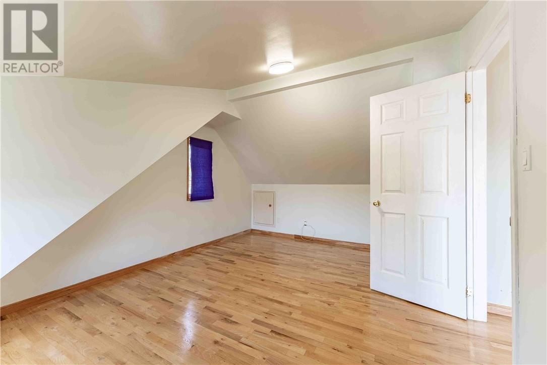 438 ANNIE STREET Image 27