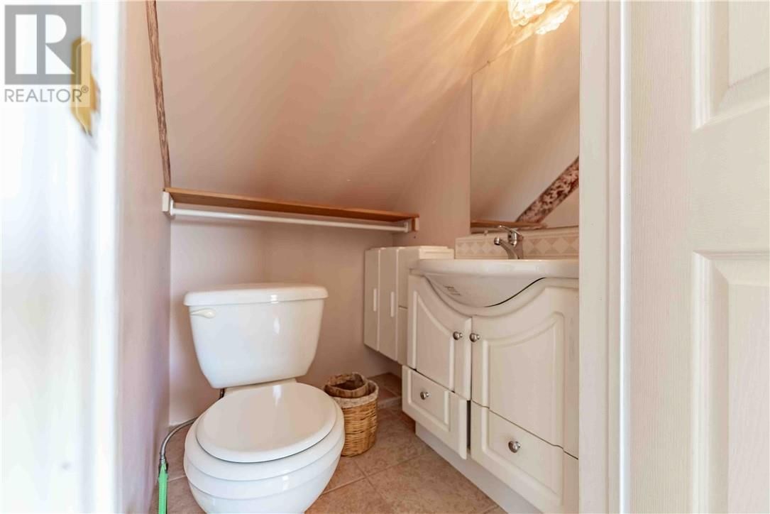 438 ANNIE STREET Image 28