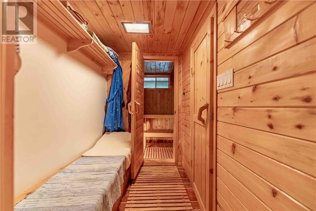 438 ANNIE STREET Image 31