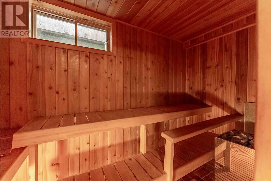 438 ANNIE STREET Image 32