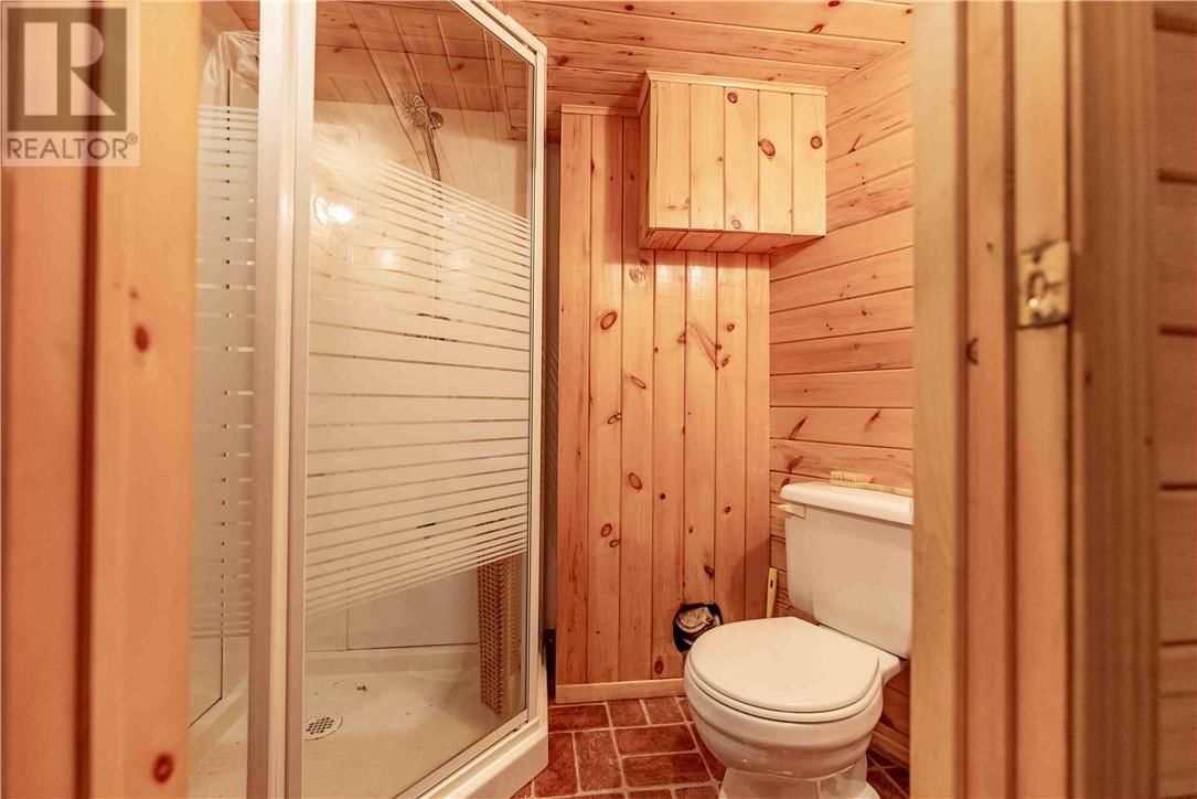 438 ANNIE STREET Image 33