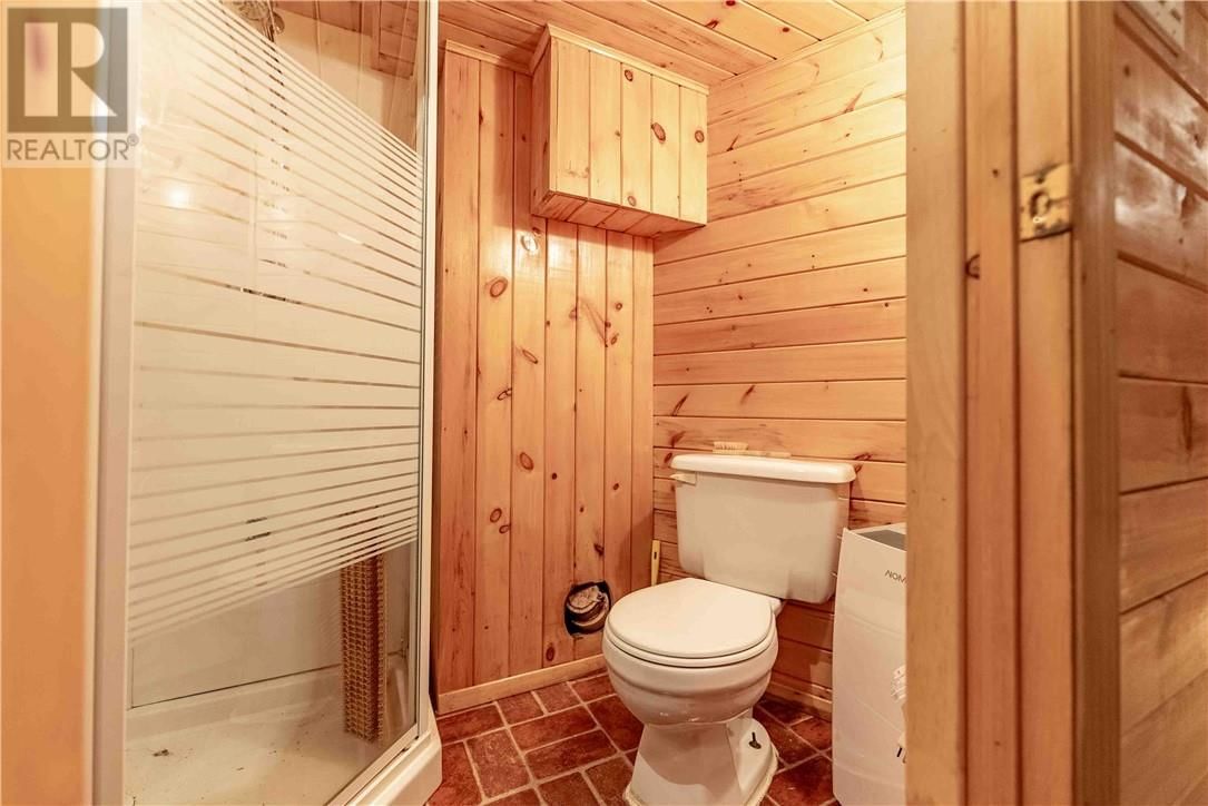 438 ANNIE STREET Image 34