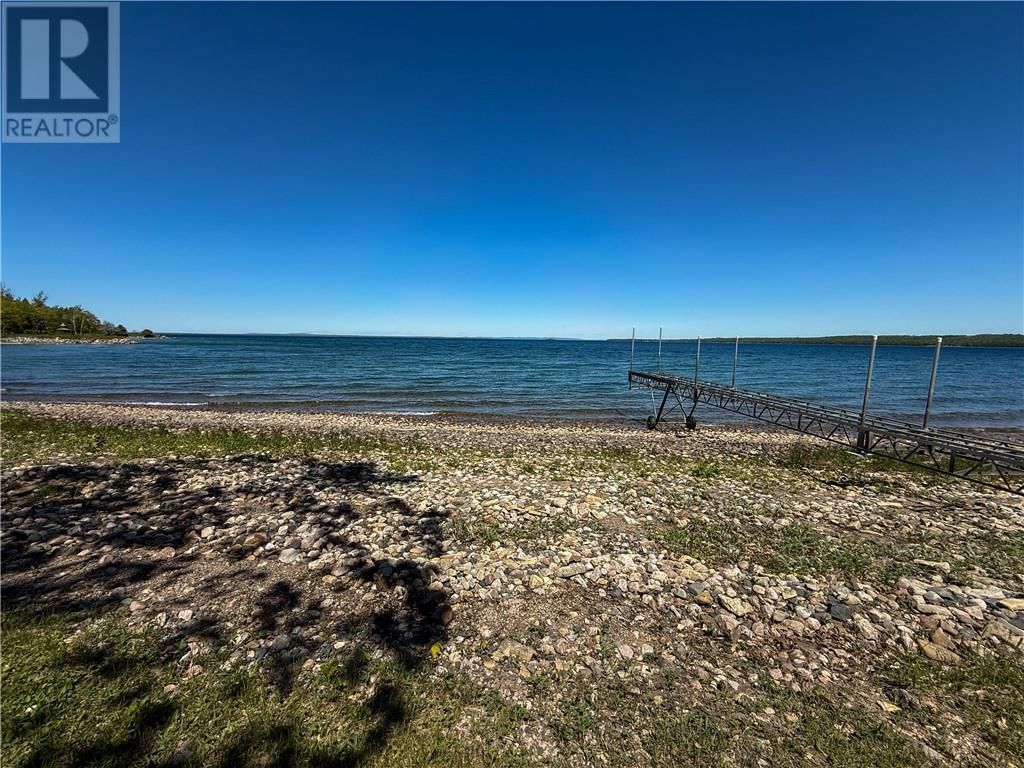 118 MAPLE DRIVE Image 12