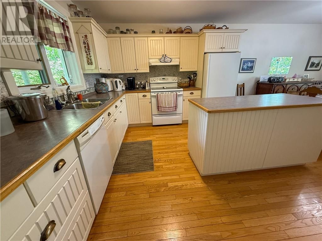 118 MAPLE DRIVE Image 22