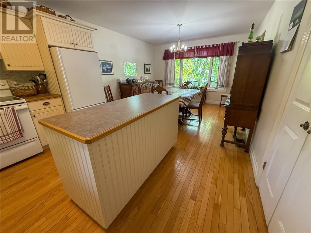 118 MAPLE DRIVE Image 23