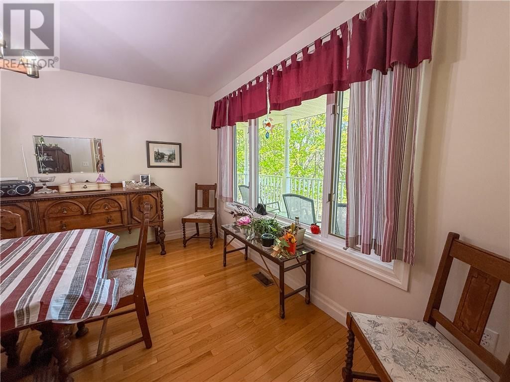 118 MAPLE DRIVE Image 29