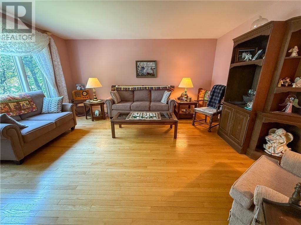 118 MAPLE DRIVE Image 30