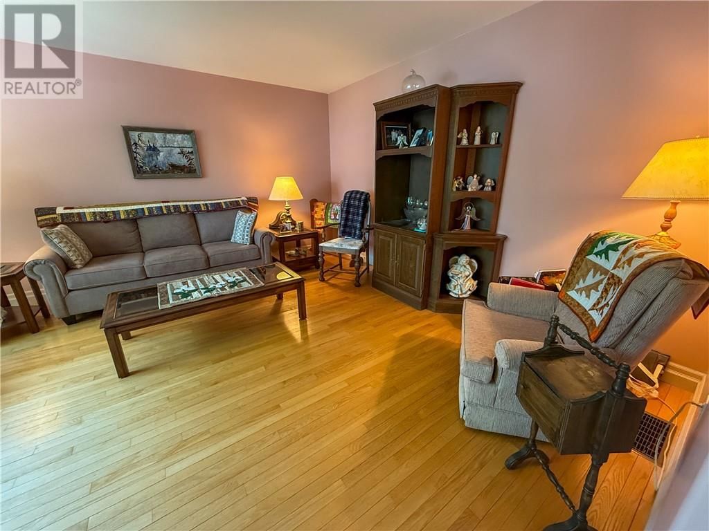 118 MAPLE DRIVE Image 31