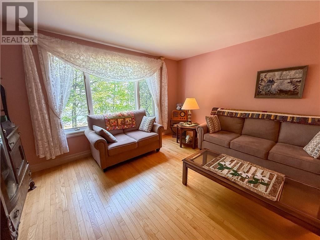 118 MAPLE DRIVE Image 32