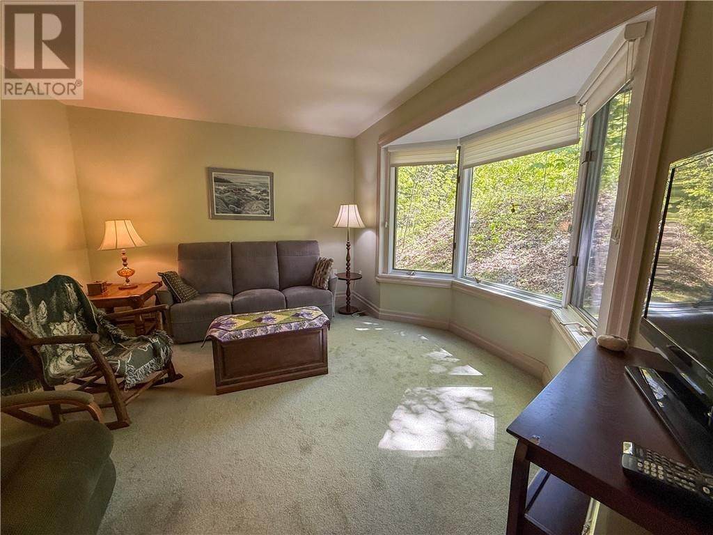 118 MAPLE DRIVE Image 36