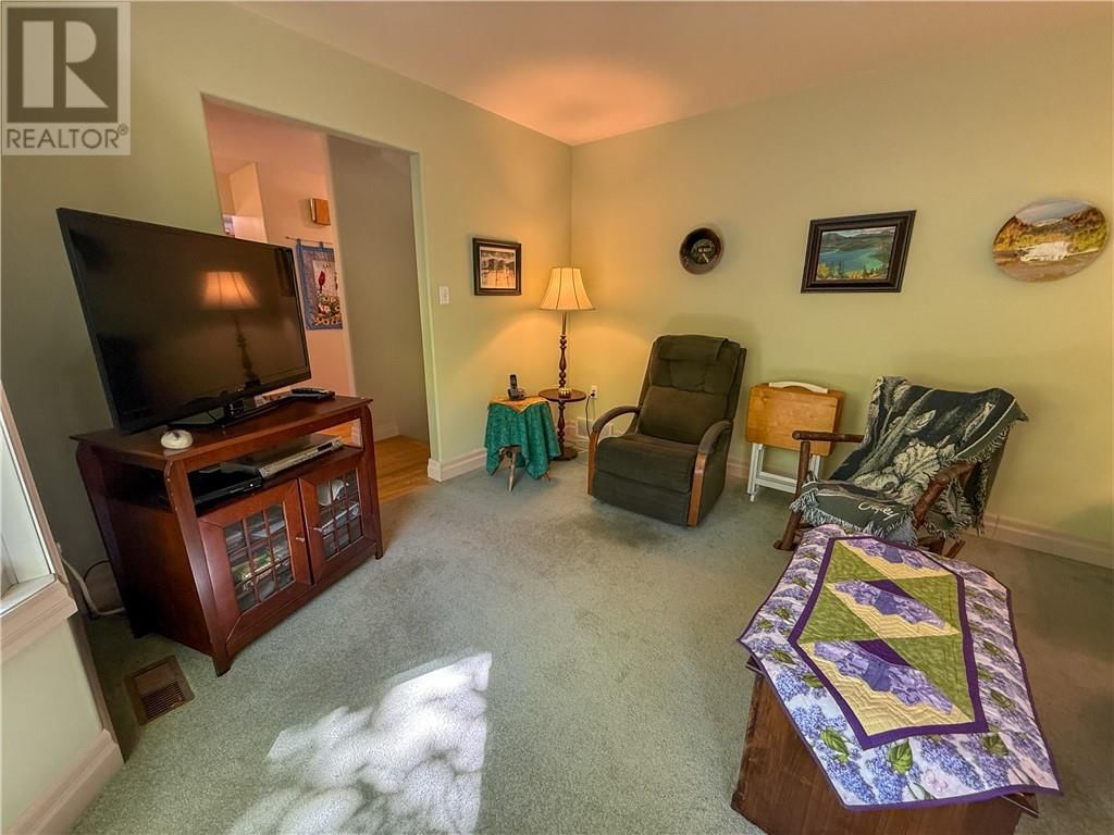 118 MAPLE DRIVE Image 38